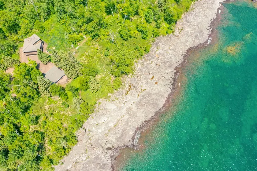 Lakeside and Treehouse on Lake Superior in - Image 1