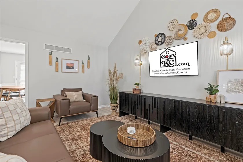 The Westwood - Charming Duplex Walkable to Plaza - Image 1