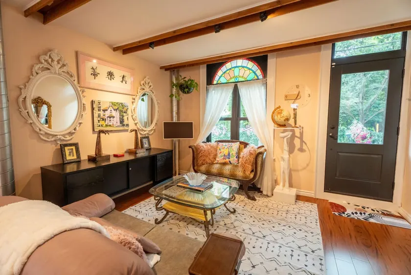 Stylish 2BR Home with Front Yard & Free Parking - Image 1