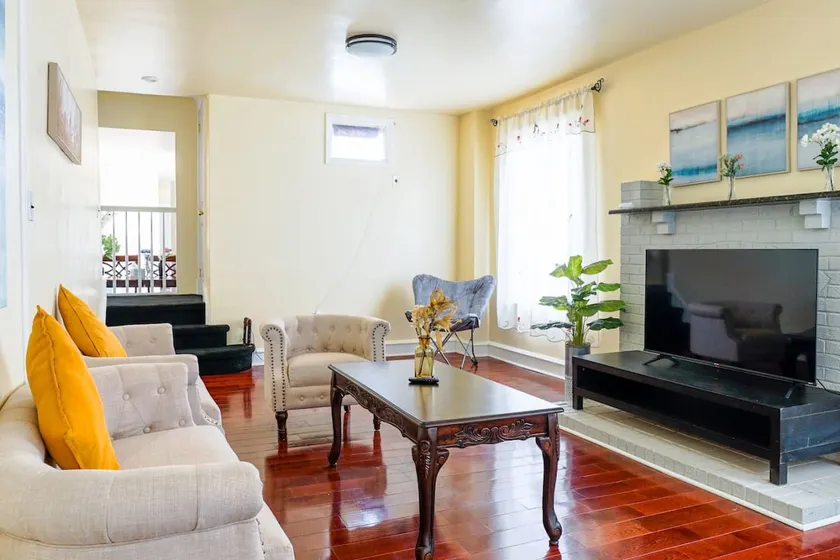 Spacious 7-BR Family Retreat in Upper Darby - Image 1