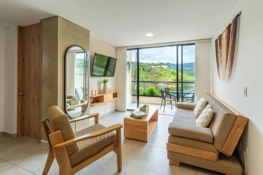 View & Lake Access | 5min to Town - Image 1