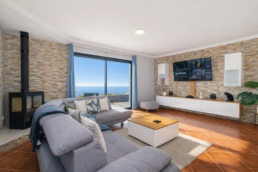 Iberian Accents • Hot Tub • Ocean Views • Quiet - Image 1