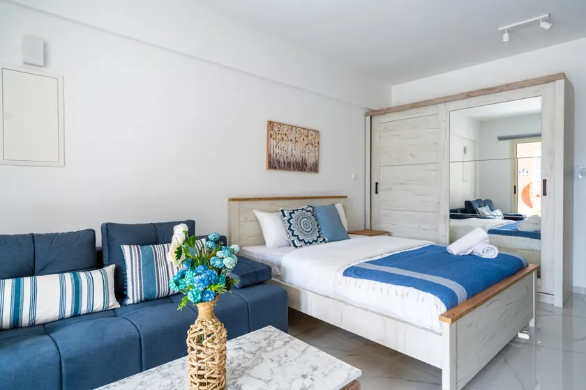 Sunny Side Studio W Terrace in Larnaca - Image 1