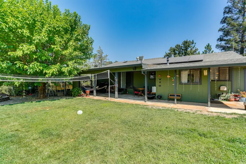 Hot Tub, Dog-Friendly Yard! 3-Acre Redding Retreat - Image 1
