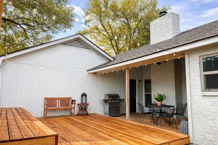 Good Bull Getaway: 3 Br + Backyard Deck - Image 1