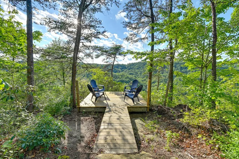 Cozy Beattyville Cabin w/ Fire Pit - Image 1