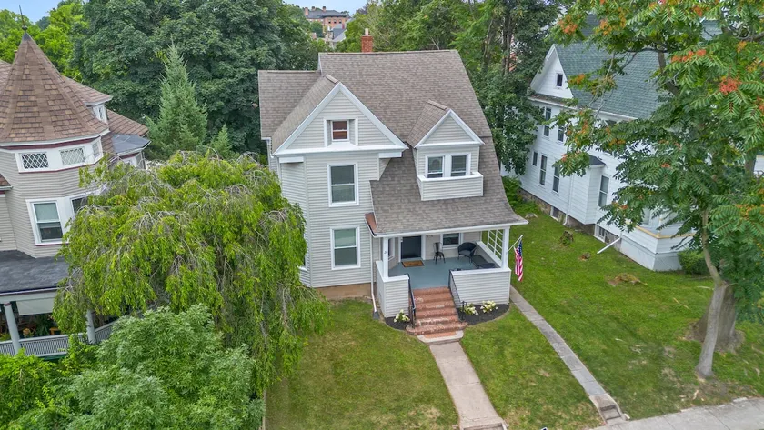 City of Canandaigua | 4 BR | 5 Mins to All Venues - Image 1