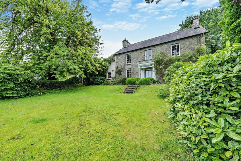 5 Bed in Dre-Fach Felindre oc-c29875 - Image 1