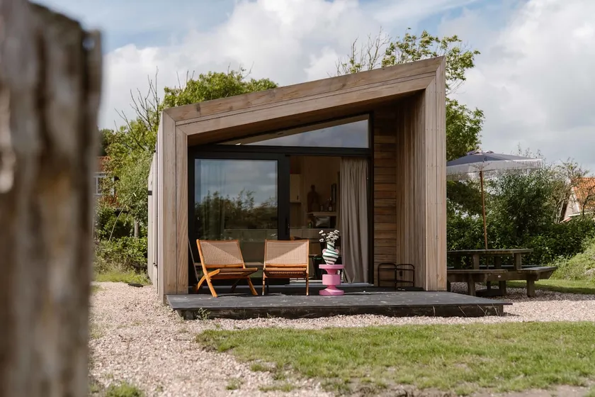 Spacious tiny house with mezzanine in Westkapelle - Image 1