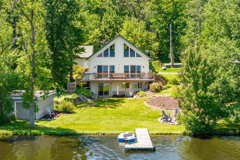 Escape to Blake Lake! Your Perfect Getaway Awaits! - Image 1