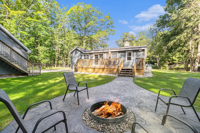 Remodeled Home Near Lake Mi, Fire Pit - Image 1