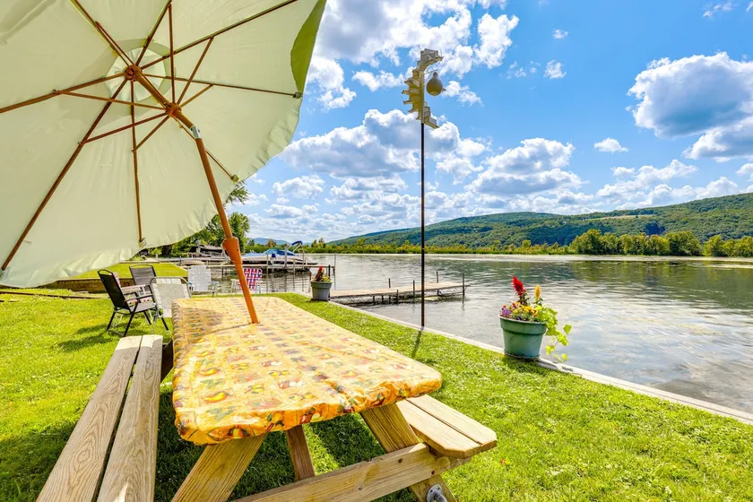 Canandaigua Lakefront Gem w/ Dock & Boat Slip - Image 1