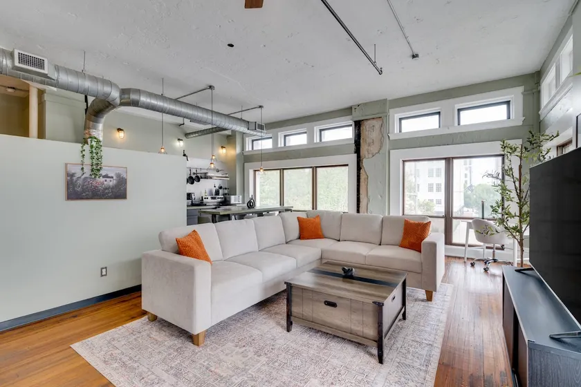 The Vintage Gem | Covered Parking | Sleeps 8 | DT - Image 1