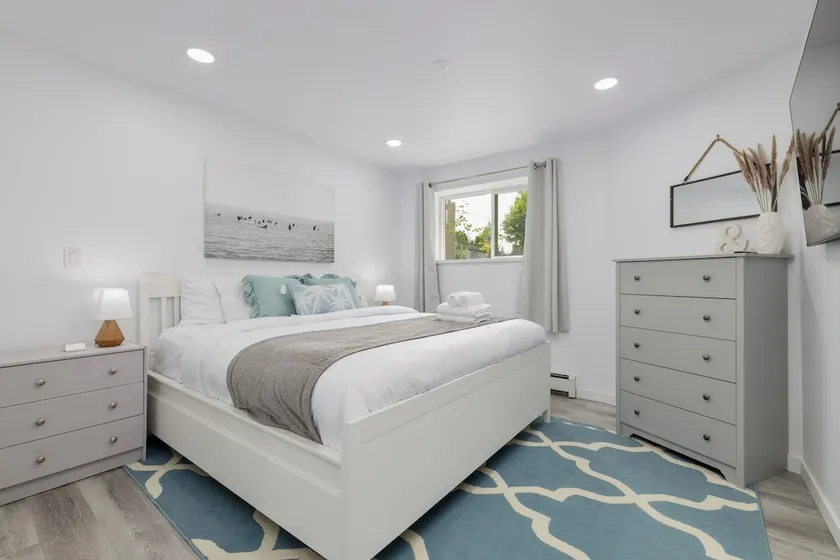 West Coquitlam House: 2BR Family-Friendly Home - Image 1