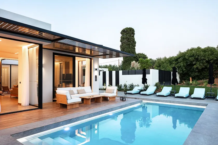 Luxury ensuite villa in Pigi, steps to amenities! - Image 1