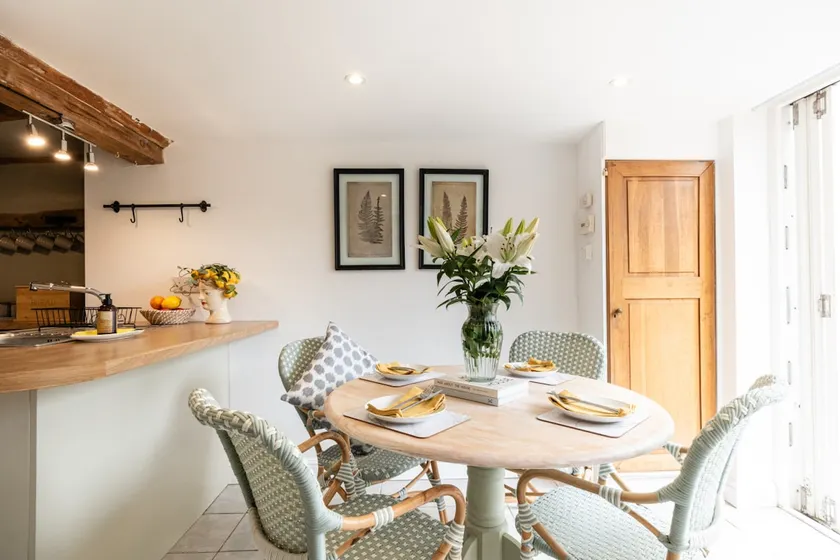 Poppy Cottage - Cosy 2 Bedroom, Perfect for Family! - Image 1