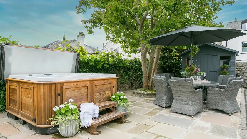 Olinda Cottage -  a ground floor bedroom that sleeps 6 guests  in 3 bedrooms - Image 1