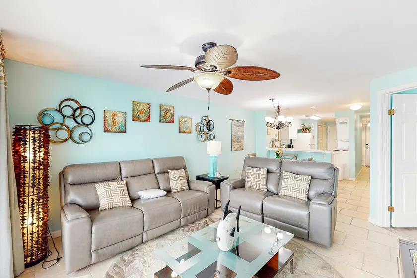 Cozy 2BR with amazing views, beach service & pool - Image 1