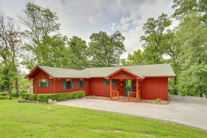 Flippin Home w/ Fire Pit: Walk to White River! - Image 1