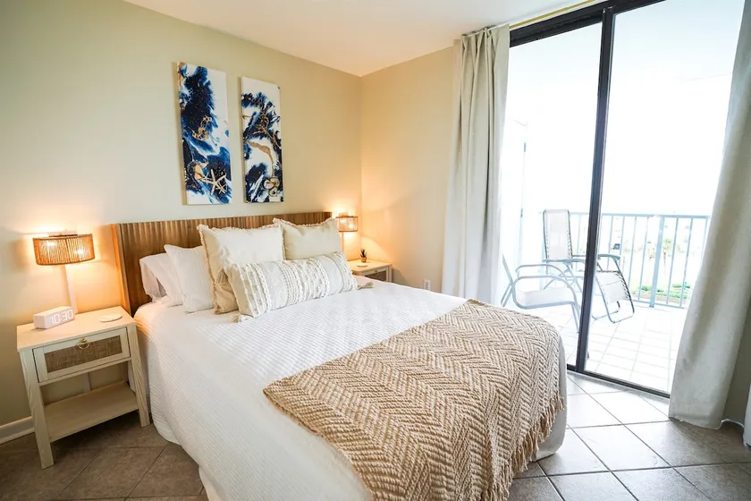Private Beach with Gulf & Lagoon View! Newly Renov - Image 1