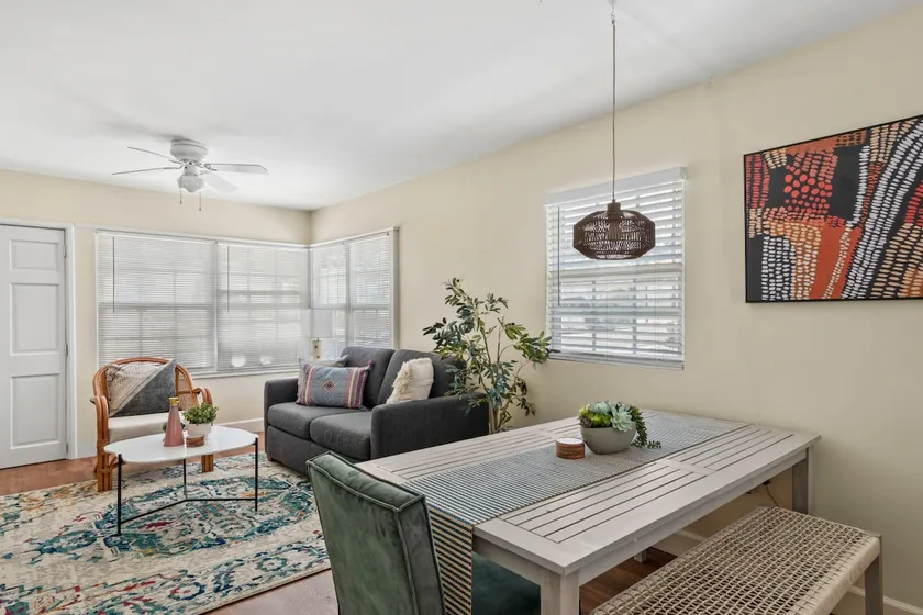 2 bed, Just a few Minutes to Airport & Old Town, Great City Skyline Views - Image 1