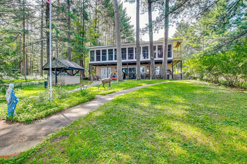 Waterfront Berry Lake Getaway w/ Sunroom! - Image 1