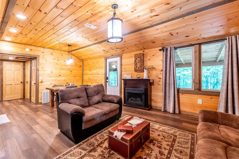 Secluded Cabin in Amish Country - Image 1