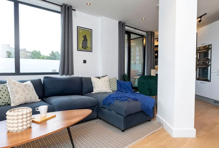 Ovitzia - Modern Flat - Private Balcony | Lift - Image 1