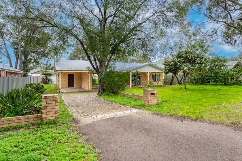 The Vintage Beach House - Image 1