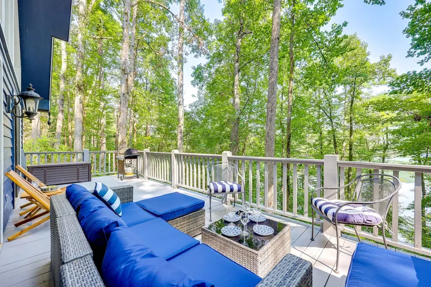 Lakefront Murphy Getaway w/ Deck, Dock & Kayaks! - Image 1
