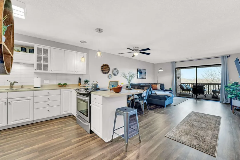 Bright Stylish Condo w/ Balcony - Image 1