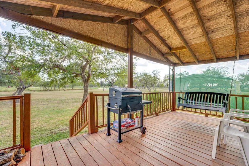 Trails, Creek & Wildlife: Country Harwood Retreat - Image 1