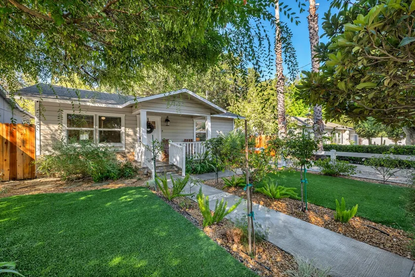 3Br Home, Hot Tub, Large Private yard, Walk to All - Image 1