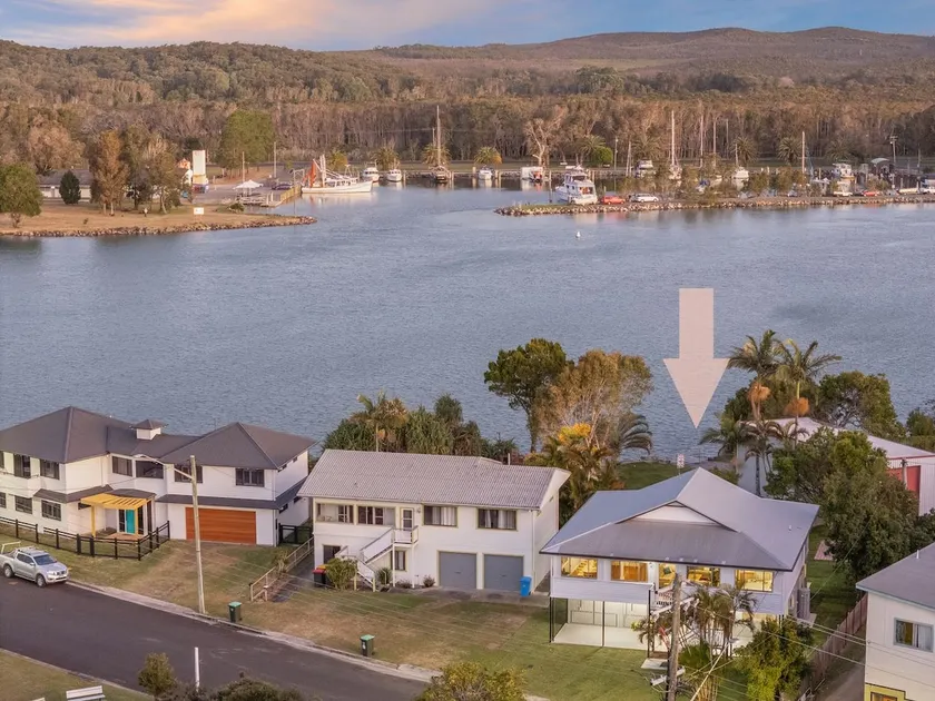 Luxury Waterfront Home - Image 1