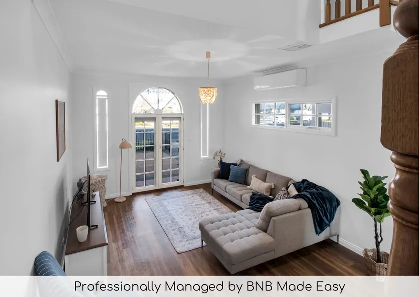 Parkham. Spa Bath & Balcony. Steps to CBD - Image 1