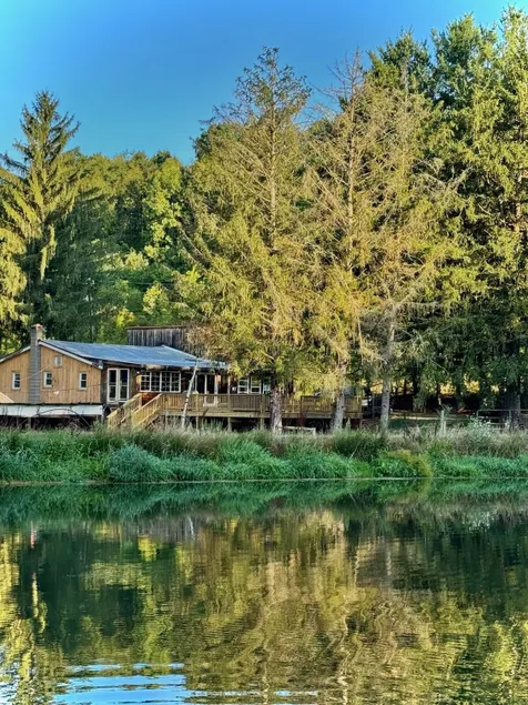 Peaceful Pines Lodge, Hot Tub, Wi-Fi, Pets, Stalls - Image 1