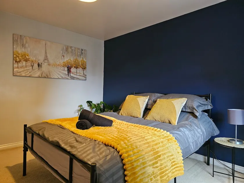 2 bedroom spacious flat - Image 1