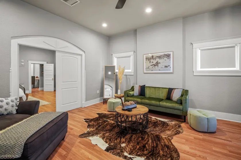 Modern Historic Flat by UTEP - Image 1