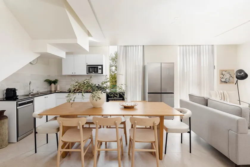 The J - *New* Luxury Four Bedroom Duplex By Localz - Image 1