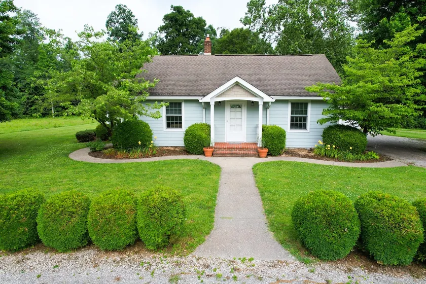 Peaceful Wayside Cottage in the country 5 miles north of Nashville, IN! - Image 1