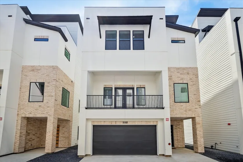 4-Story: Skyline Rooftop, 4 En-Suites, Elevator - Image 1