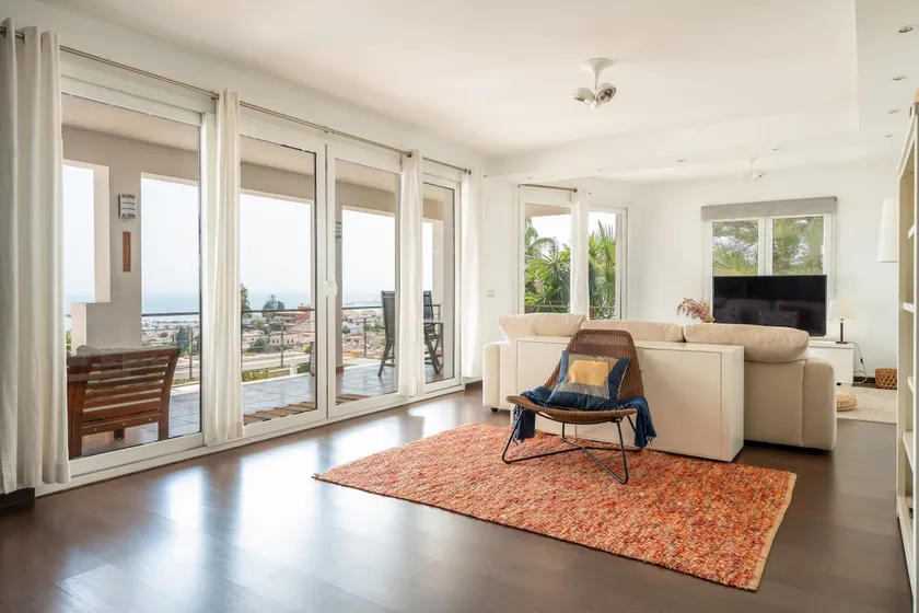 Spacious 3BR Villa with Private Pool and Sea Views - Image 1
