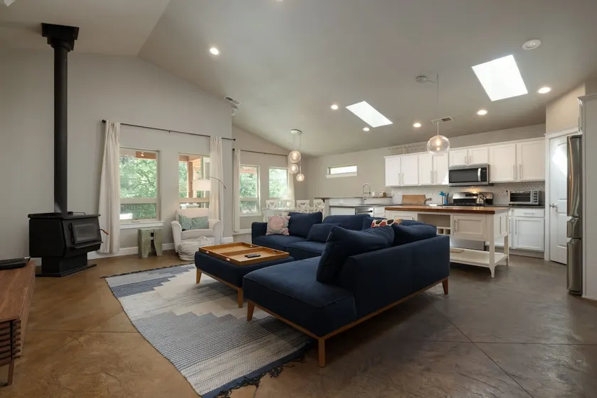 Pet-Friendly Home with Hot-Tub– 3 BDR for 8! - Image 1