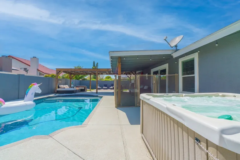New, king Beds, Pool, Hot Tub, Outdoor Fireplace - Image 1