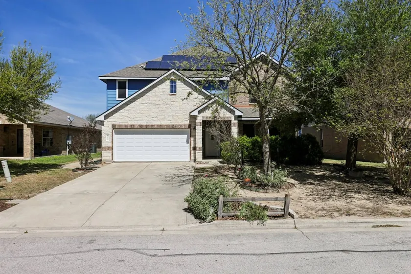 Huge Accessible Home Sleeps 21 with Game Room - Image 1
