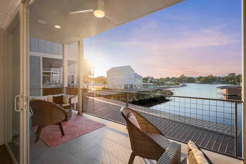 Family Tides on LBJ: waterfront w/pool - Image 1