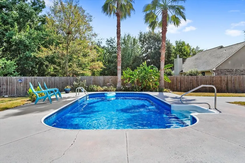 Endless Summer Retreat with Private Pool near Beach - Image 1