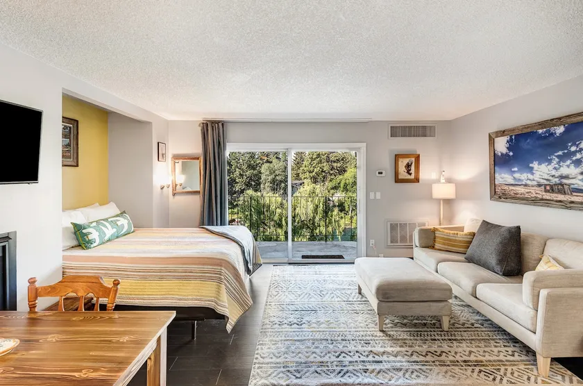 Riverfront Condo w/ Pool and Hot Tub Access - Image 1