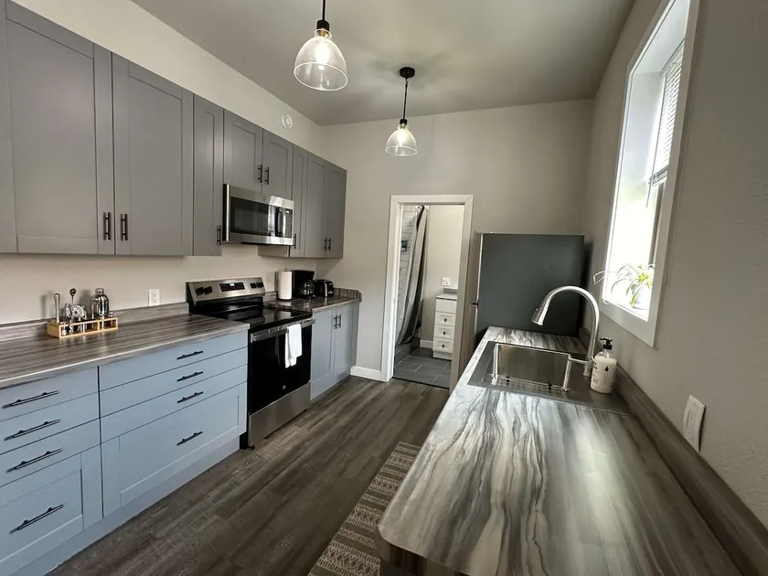 Downtown Minimalist Apartment - Image 1