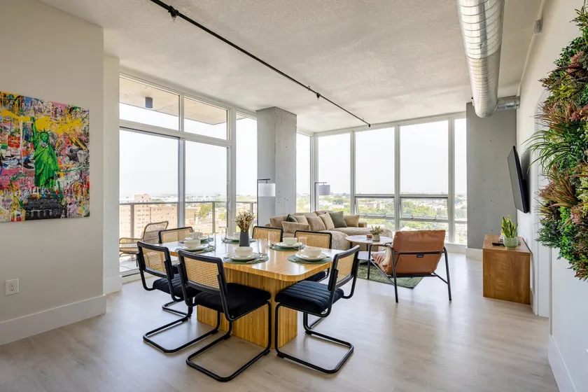 Modern Loft 10 Min from NYC with City View & Pool - Image 1